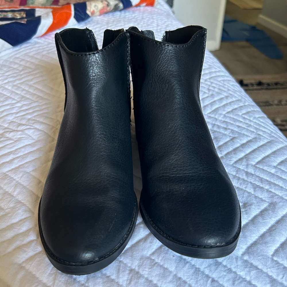 NWOT Universal Threads Booties - Picture 2 of 6